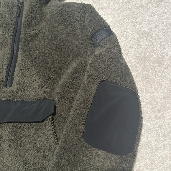 The North Face Women’s Campshire Hoodie. - Picture 2 of 6